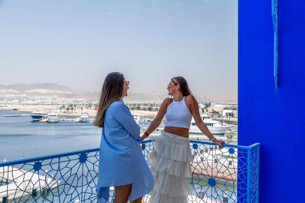 Cloud 7 Residences Ayla Άκαμπα Εξωτερικό φωτογραφία Two women in Mykonos, Greece