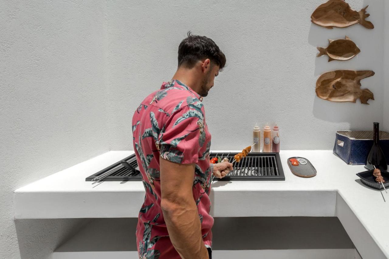 Cloud 7 Residences Ayla Άκαμπα Εξωτερικό φωτογραφία Chef preparing a meal