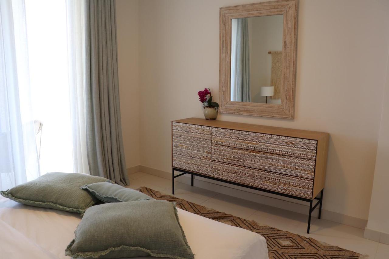 Cloud 7 Residences Ayla Άκαμπα Εξωτερικό φωτογραφία A modern dresser